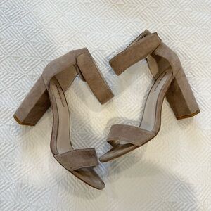 Jeffery Campbell Lindsay heels
Size 8
